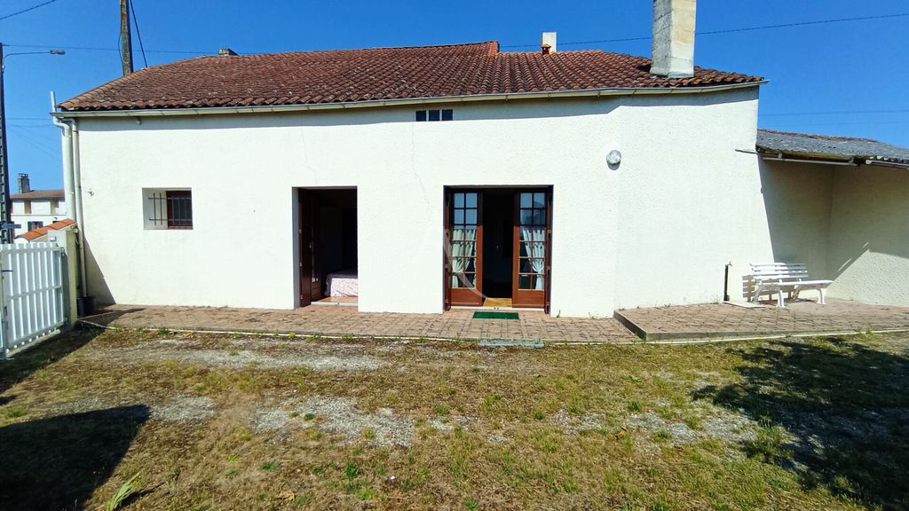 Achat maison à vendre 4 chambres 155 m² - Gémozac