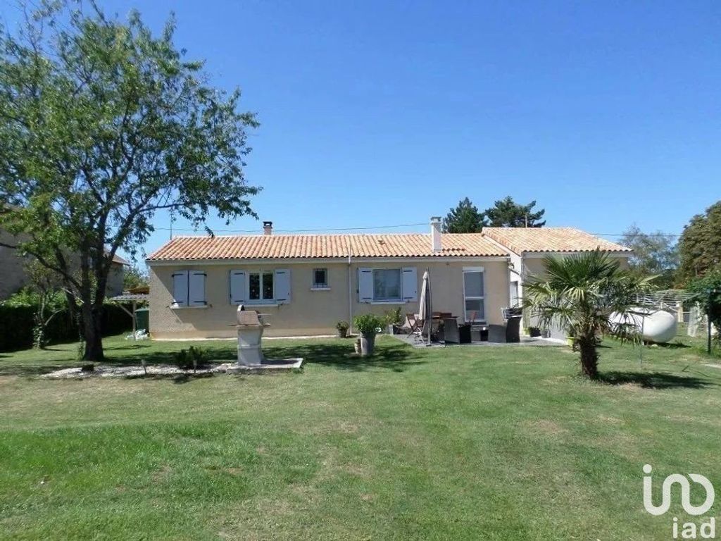 Achat maison à vendre 4 chambres 132 m² - Neuville-de-Poitou