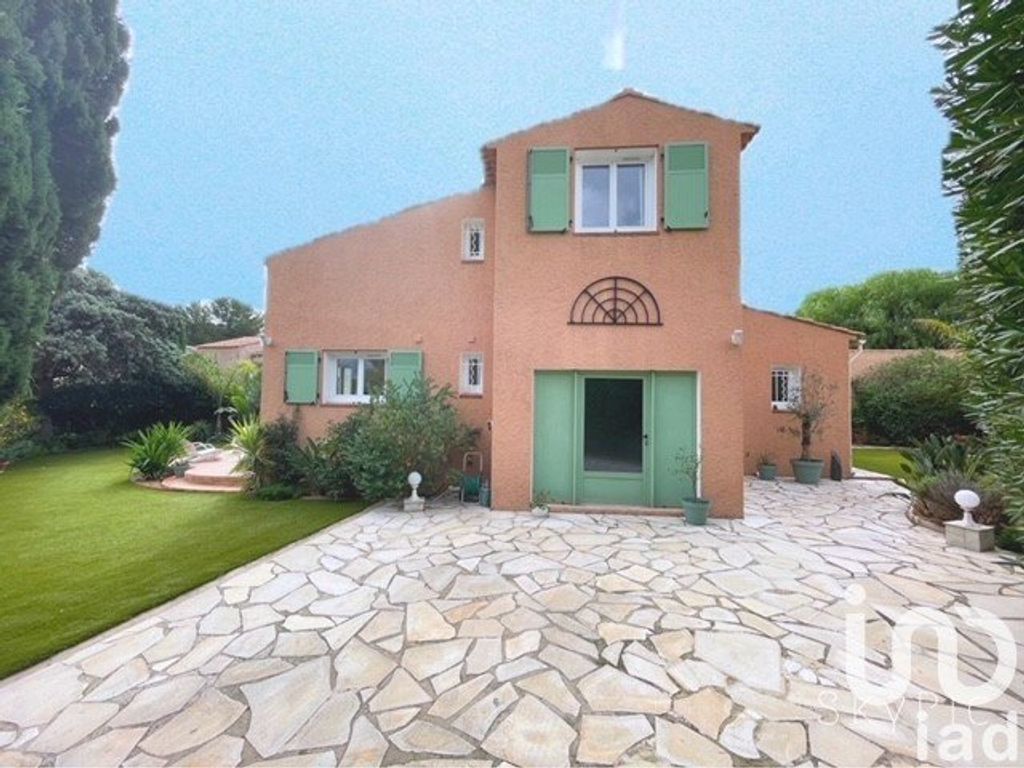 Achat maison à vendre 4 chambres 130 m² - Sanary-sur-Mer