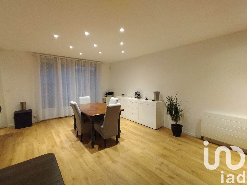 Achat appartement à vendre 2 pièces 72 m² - Vaulx-en-Velin