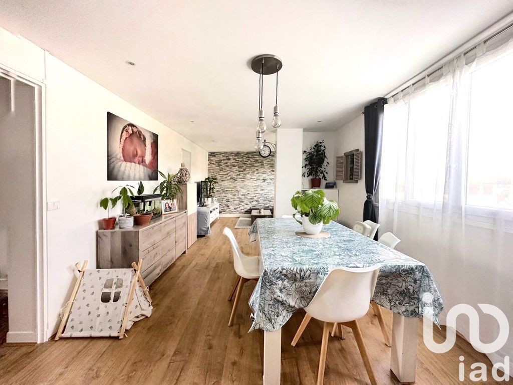 Achat appartement à vendre 5 pièces 80 m² - Les Clayes-sous-Bois