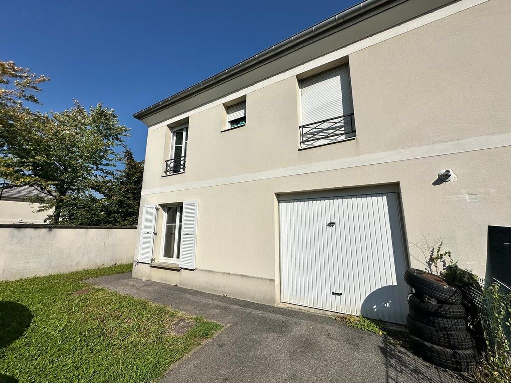 Achat maison à vendre 4 chambres 111 m² - Savigny-le-Temple