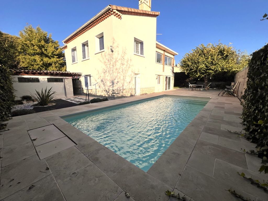 Achat maison à vendre 6 chambres 217 m² - Aix-en-Provence