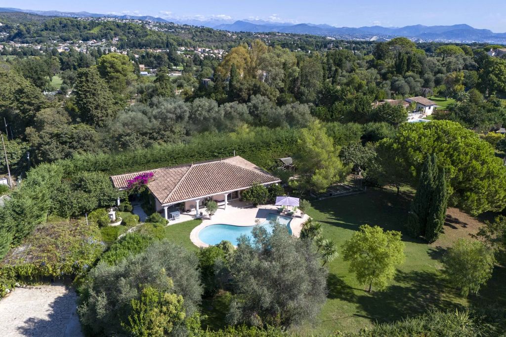 Achat maison à vendre 4 chambres 132 m² - Antibes