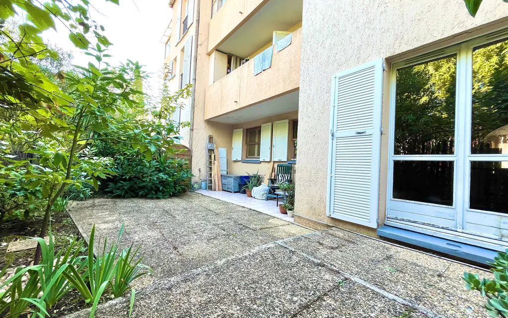 Achat appartement à vendre 3 pièces 67 m² - Grasse