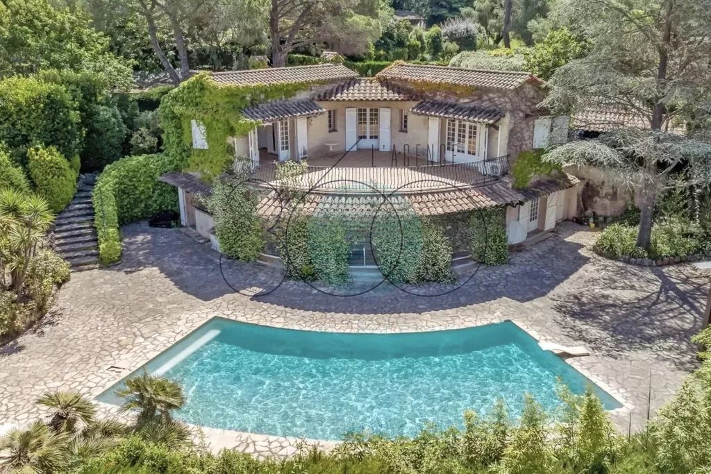 Achat maison à vendre 4 chambres 184 m² - Mougins