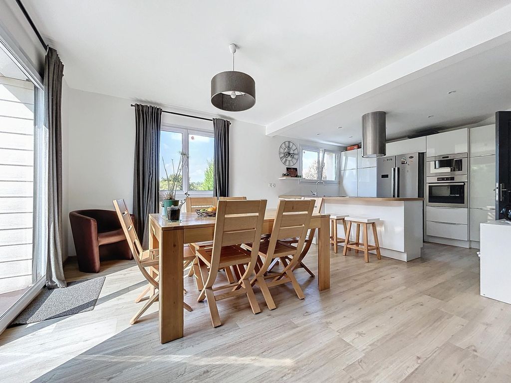 Achat maison à vendre 4 chambres 125 m² - Saint-Thurial