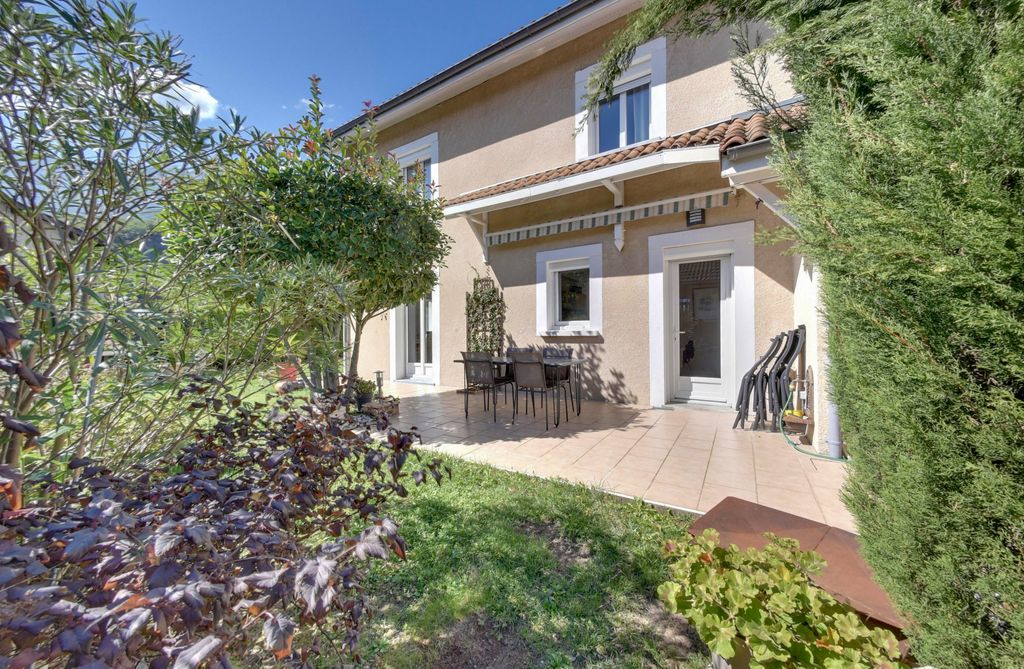 Achat maison à vendre 4 chambres 157 m² - Claix