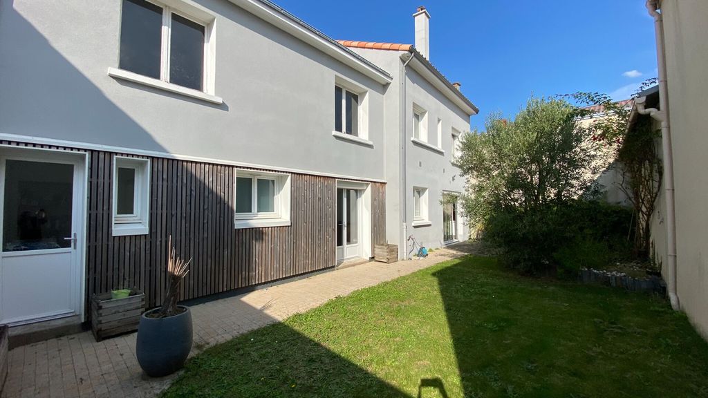 Achat maison à vendre 5 chambres 171 m² - Saint-Fiacre-sur-Maine