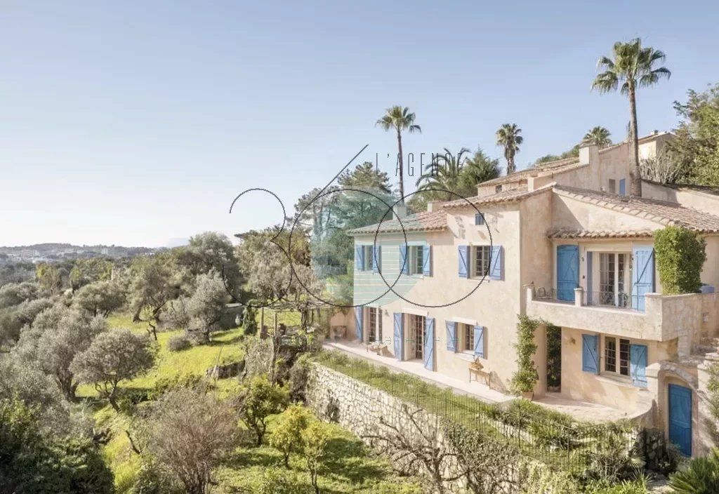 Achat maison à vendre 5 chambres 140 m² - Mougins