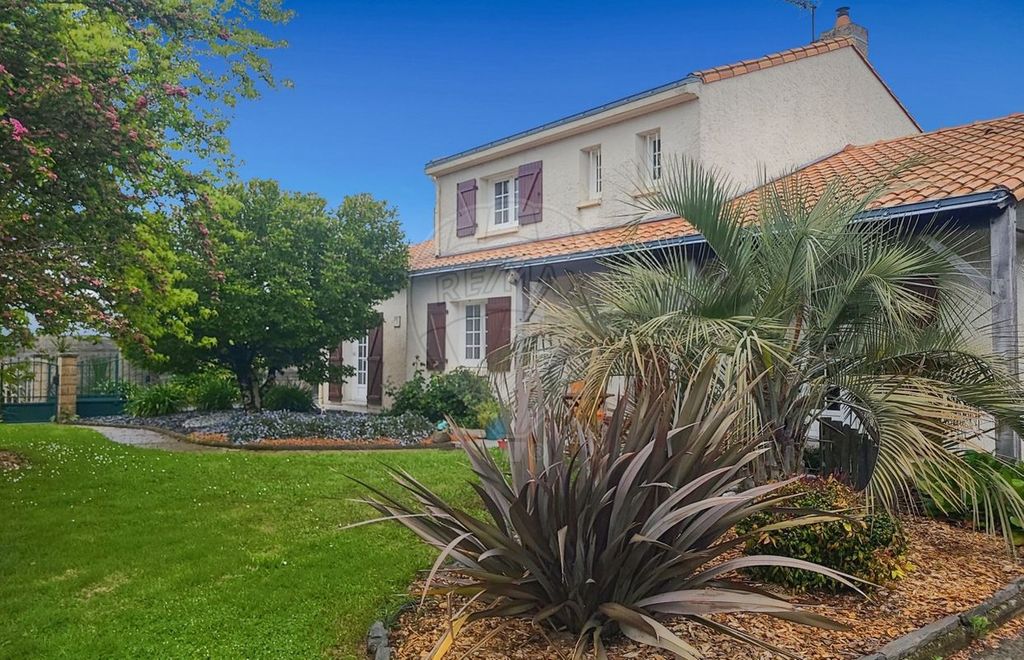 Achat maison à vendre 4 chambres 145 m² - Le Loroux-Bottereau