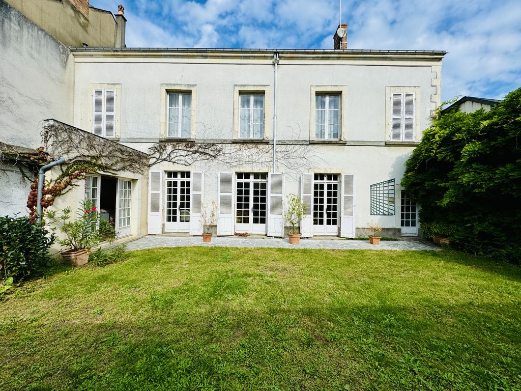 Achat maison à vendre 4 chambres 205 m² - La Flèche