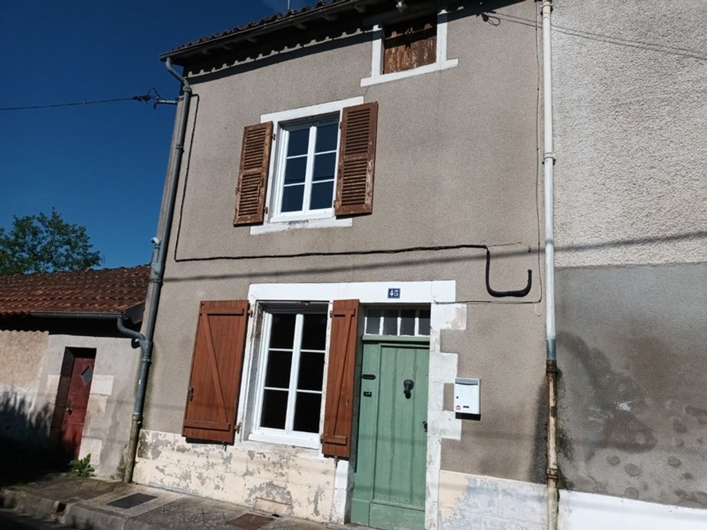 Achat maison à vendre 2 chambres 68 m² - Montmorillon