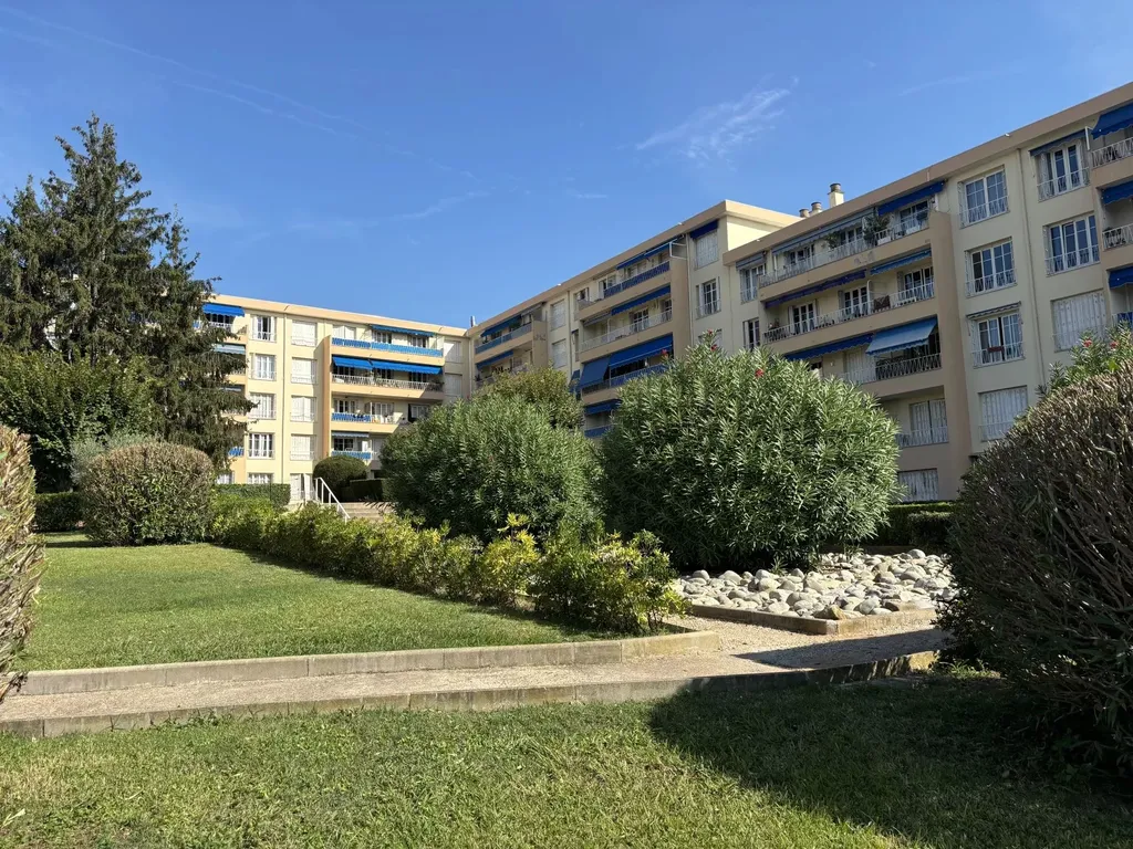 Achat appartement à vendre 4 pièces 67 m² - Le Cannet