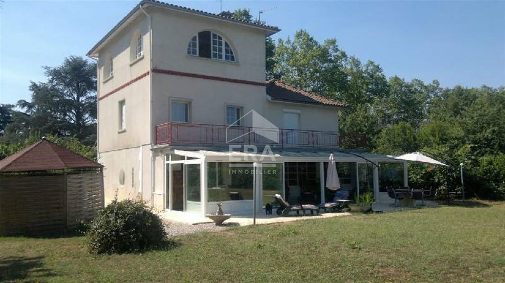 Achat maison à vendre 4 chambres 385 m² - Sainte-Livrade-sur-Lot