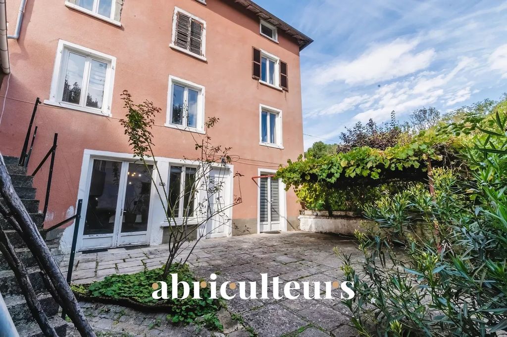 Achat maison à vendre 6 chambres 275 m² - Courzieu