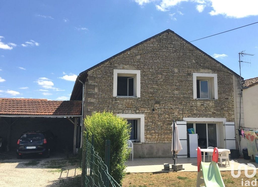 Achat maison à vendre 3 chambres 98 m² - Saint-Martin-la-Pallu