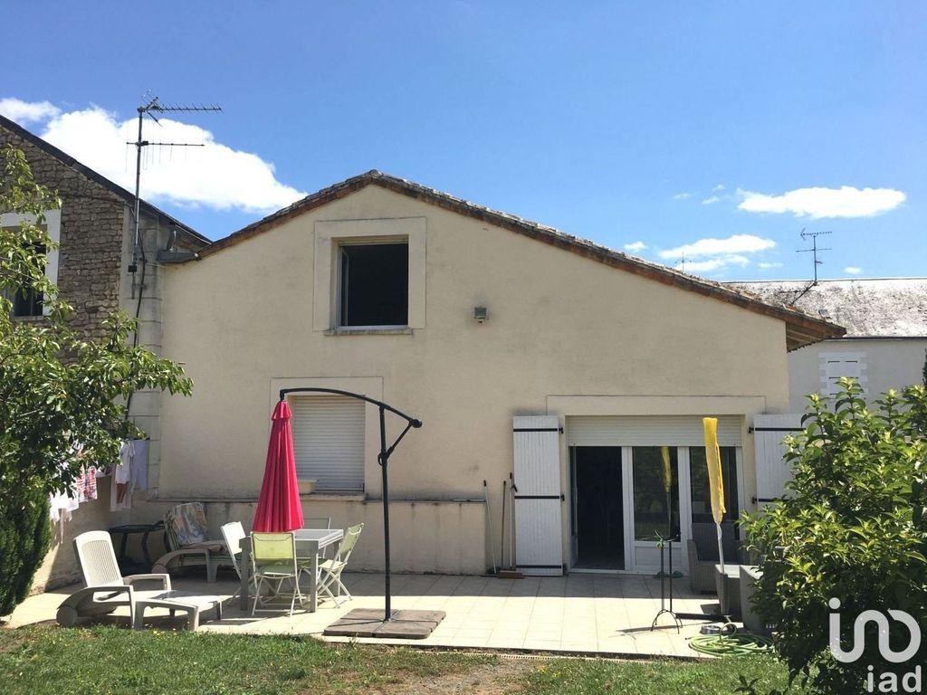 Achat maison à vendre 2 chambres 82 m² - Saint-Martin-la-Pallu