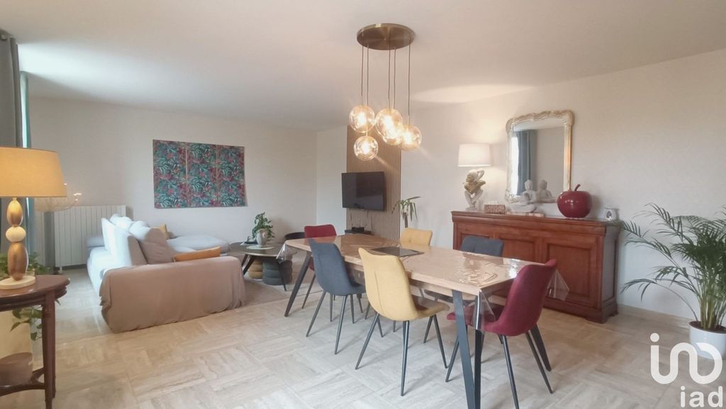 Achat maison à vendre 5 chambres 163 m² - Neuville-de-Poitou