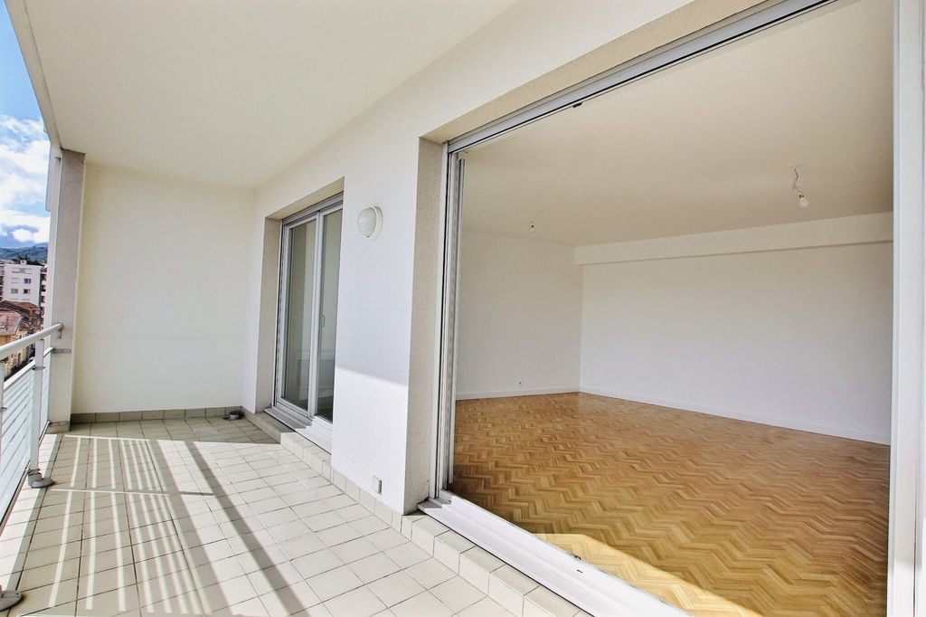 Achat appartement à vendre 5 pièces 100 m² - Clermont-Ferrand