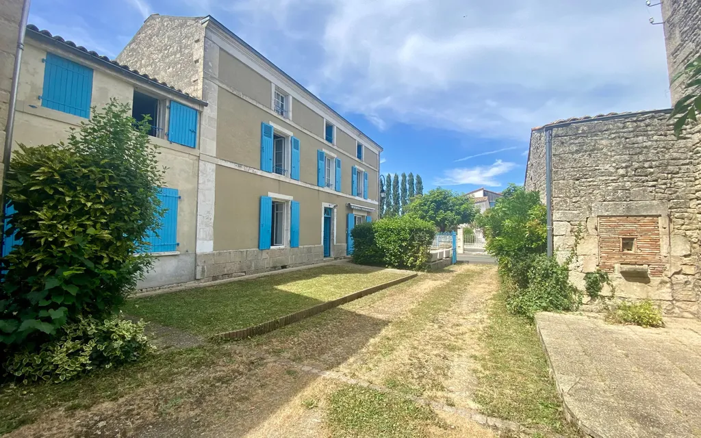 Achat maison à vendre 4 chambres 177 m² - Échiré