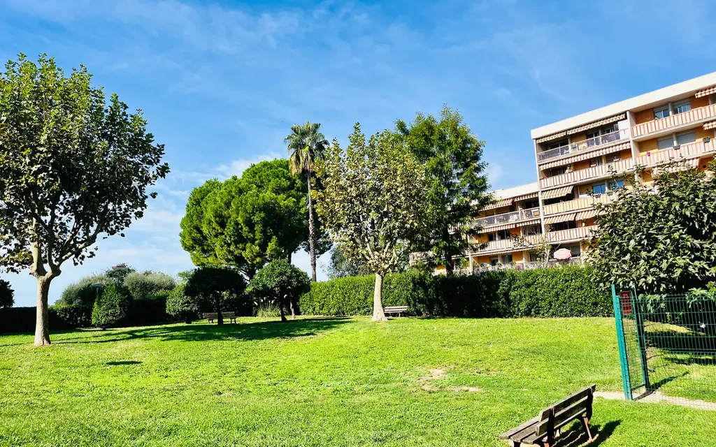 Achat appartement à vendre 3 pièces 65 m² - Nice