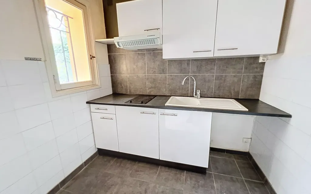 Achat studio à vendre 27 m² - Saint-Raphaël