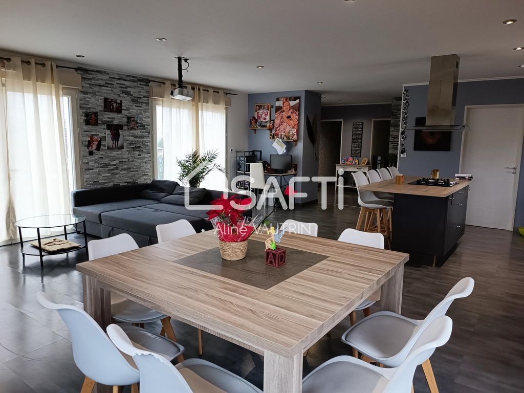 Achat maison à vendre 5 chambres 203 m² - Savigny-sous-Mâlain