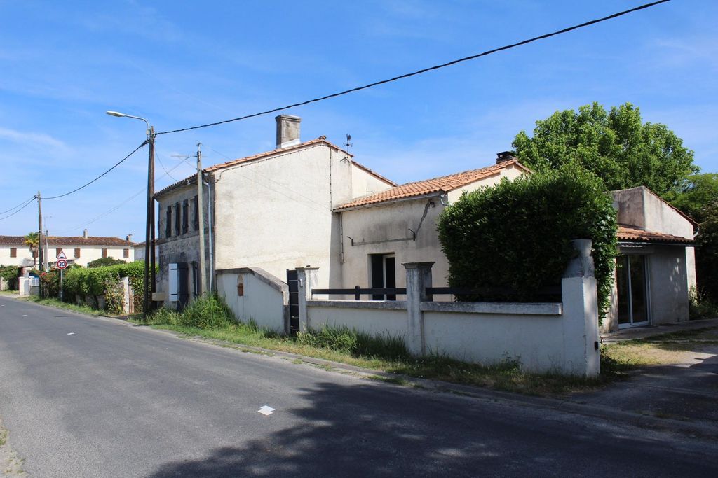 Achat maison à vendre 3 chambres 140 m² - Brives-sur-Charente