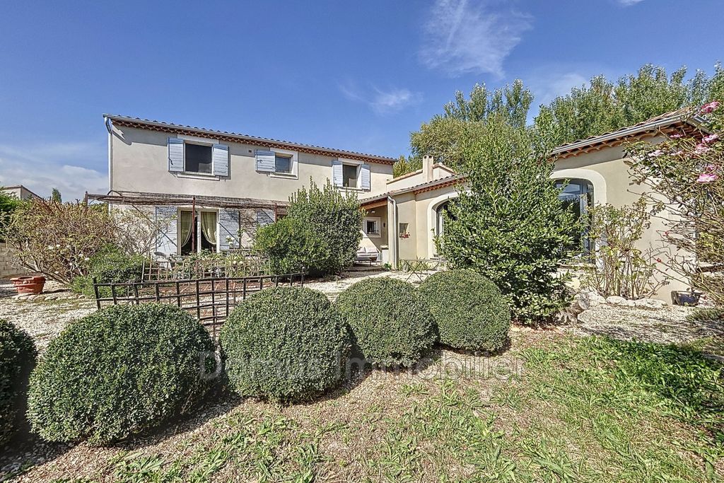 Achat maison à vendre 3 chambres 212 m² - Saint-Saturnin-lès-Avignon