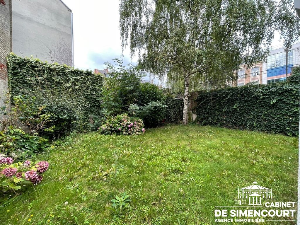 Achat maison à vendre 6 chambres 242 m² - Amiens