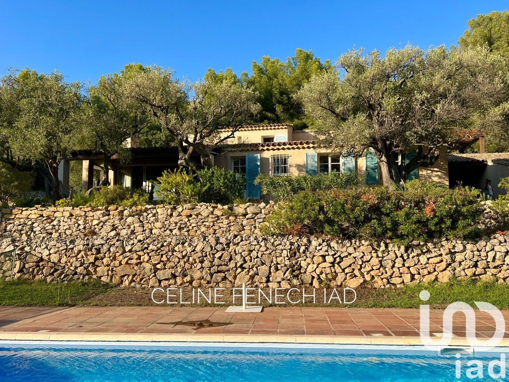 Achat maison à vendre 6 chambres 241 m² - Sanary-sur-Mer