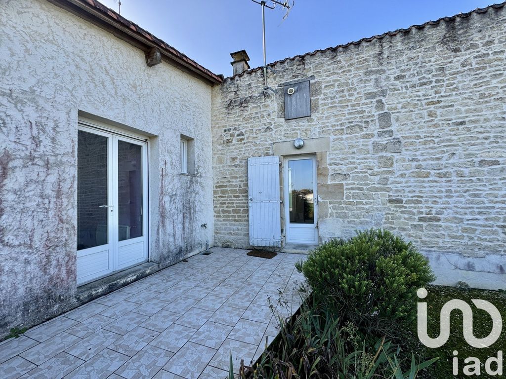 Achat maison à vendre 2 chambres 54 m² - Beauvoir-sur-Niort