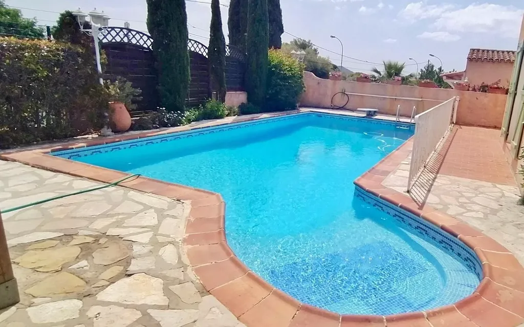 Achat maison à vendre 3 chambres 135 m² - Sanary-sur-Mer