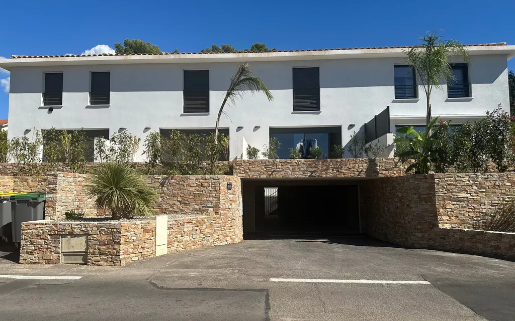 Achat maison à vendre 2 chambres 75 m² - Sanary-sur-Mer