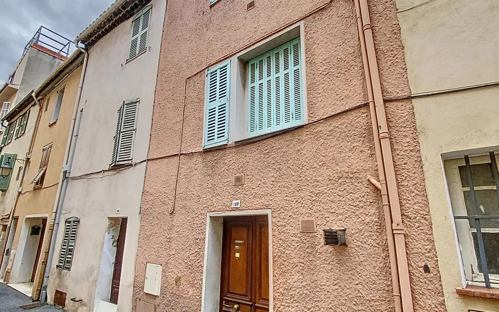 Achat maison à vendre 2 chambres 165 m² - Fréjus