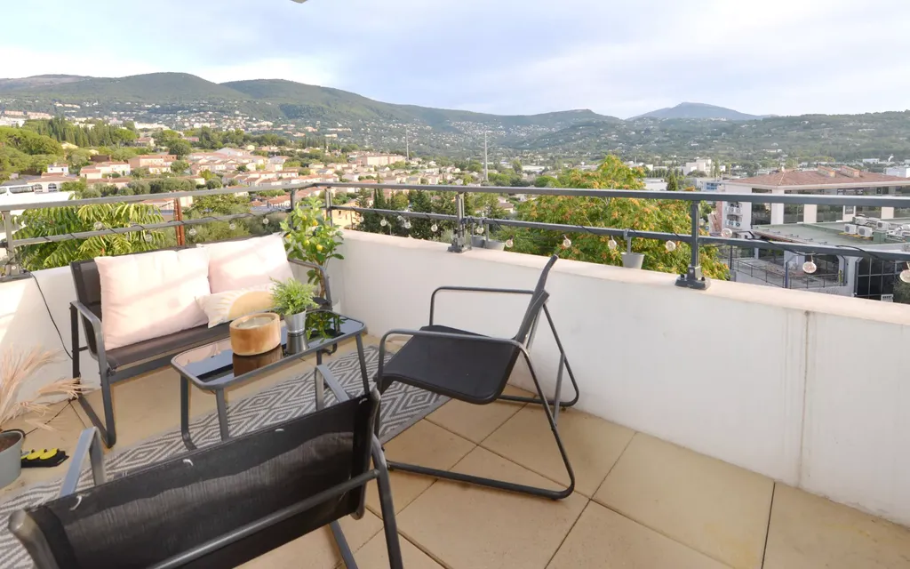 Achat appartement à vendre 3 pièces 54 m² - Grasse