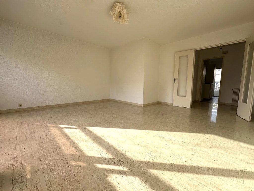 Achat appartement à vendre 2 pièces 50 m² - Saint-Laurent-du-Var