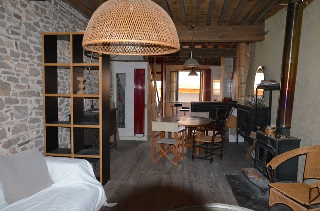 Achat maison à vendre 2 chambres 148 m² - Saint-Amour