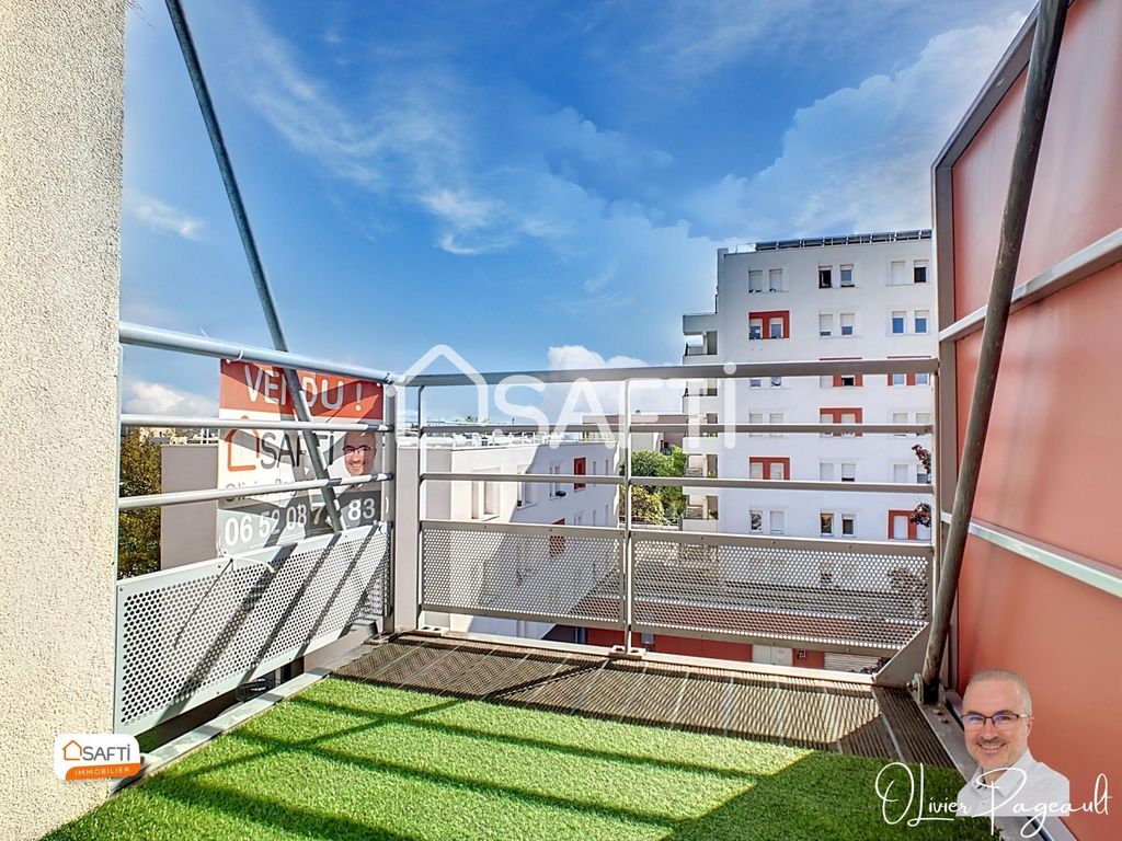 Achat appartement à vendre 3 pièces 56 m² - Pierre-Bénite