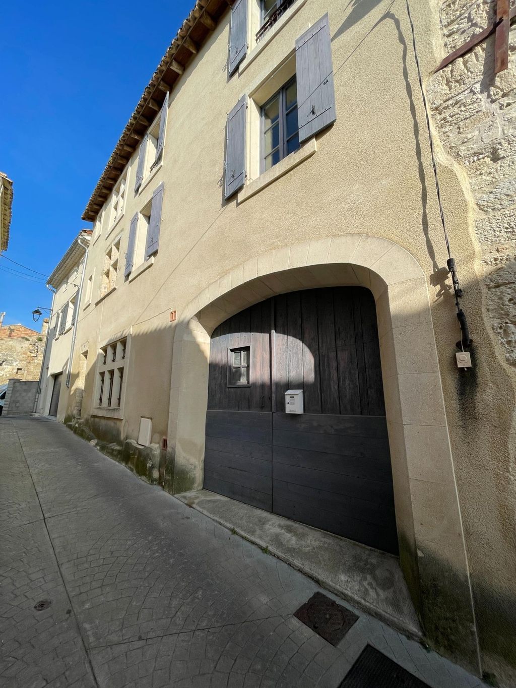 Achat maison à vendre 6 chambres 135 m² - Montfrin