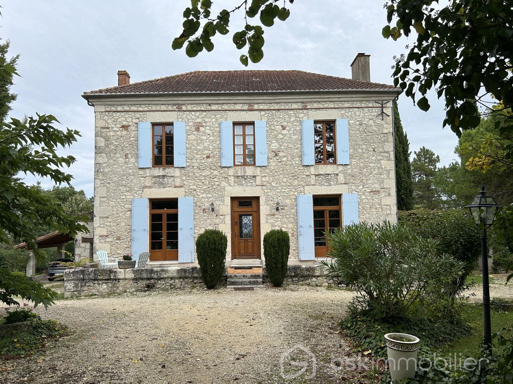 Achat maison à vendre 5 chambres 215 m² - Agen