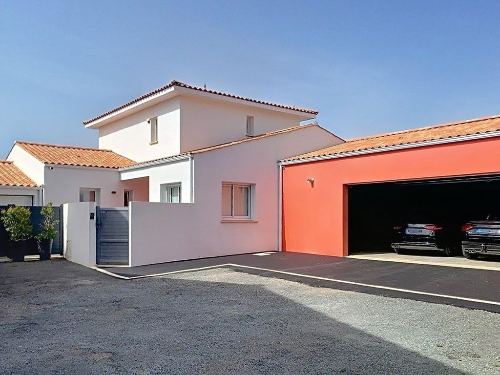 Achat maison à vendre 4 chambres 197 m² - Les Sables-d'Olonne