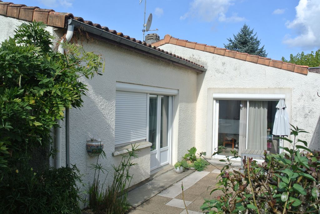 Achat maison à vendre 2 chambres 61 m² - Monségur