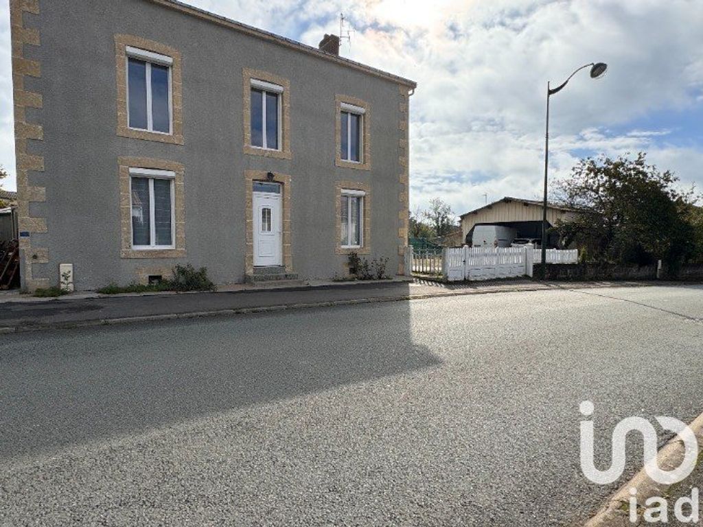 Achat maison à vendre 5 chambres 190 m² - Saint-Hilaire-de-Voust