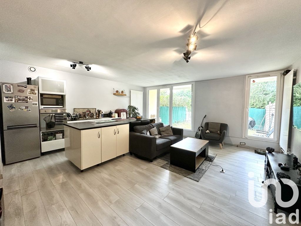 Achat appartement à vendre 2 pièces 53 m² - Vaux-le-Pénil