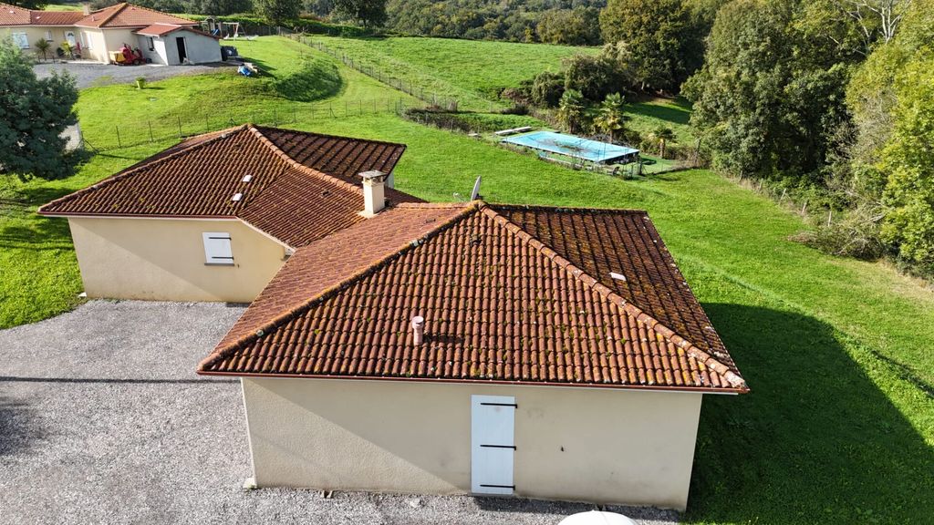 Achat maison à vendre 3 chambres 115 m² - Laguian-Mazous