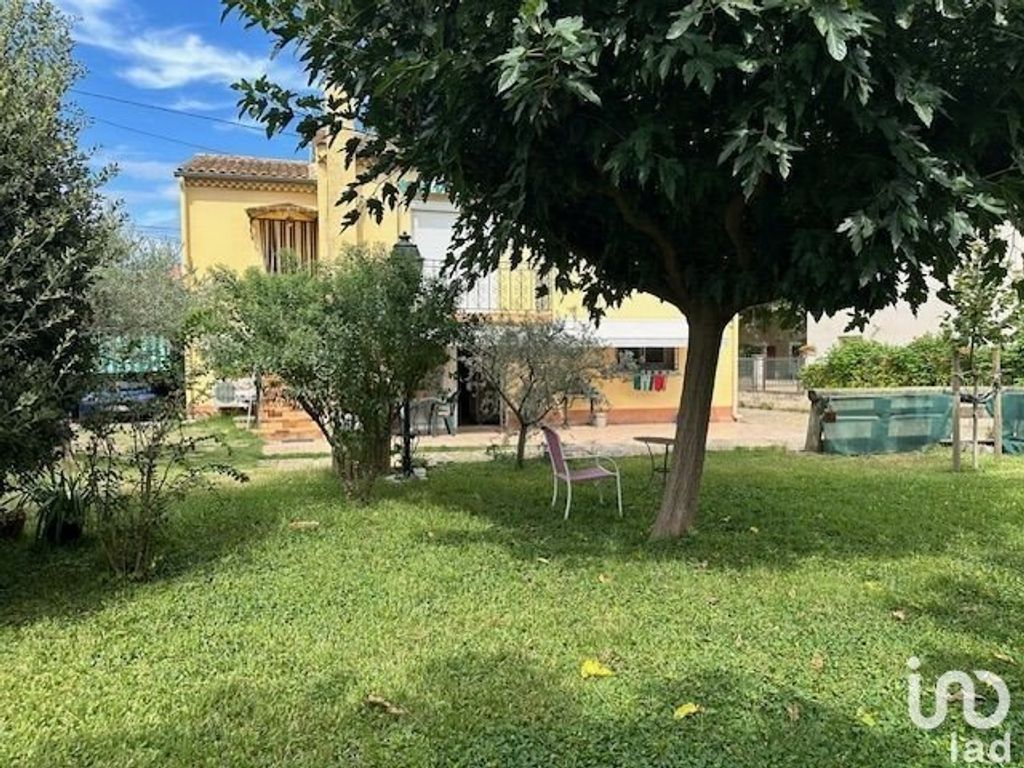 Achat maison à vendre 4 chambres 139 m² - Avignon