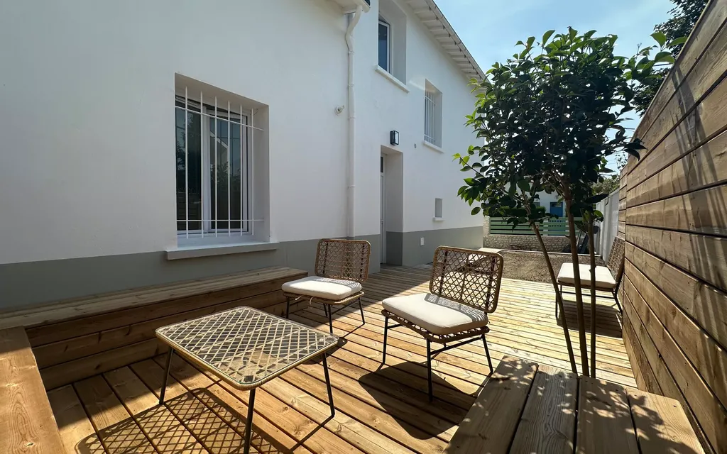 Achat maison à vendre 4 chambres 175 m² - Saint-Palais-sur-Mer