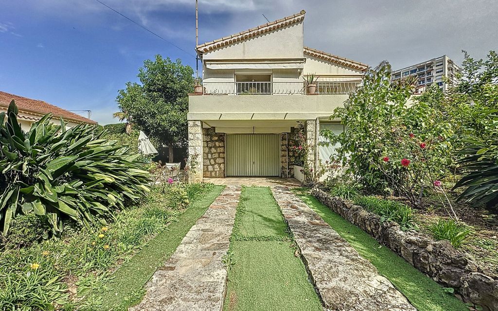 Achat maison à vendre 4 chambres 160 m² - Antibes